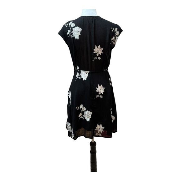 Floral Embroidered Mini Dress Black Tie Front Keyhole‎  V Neck Sleeveless - Picture 3 of 9